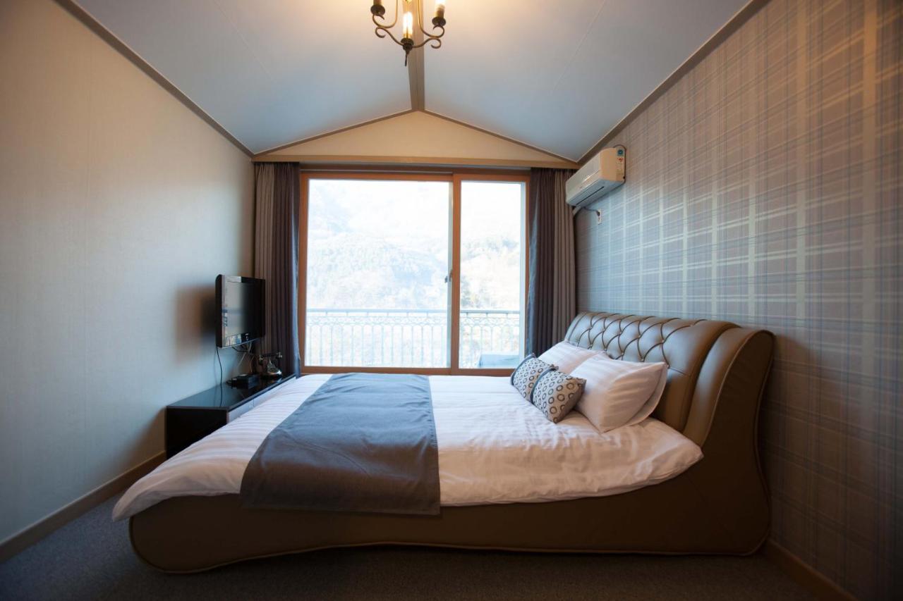 Cheongpyeong Family Hotel Gapyeong Bagian luar foto