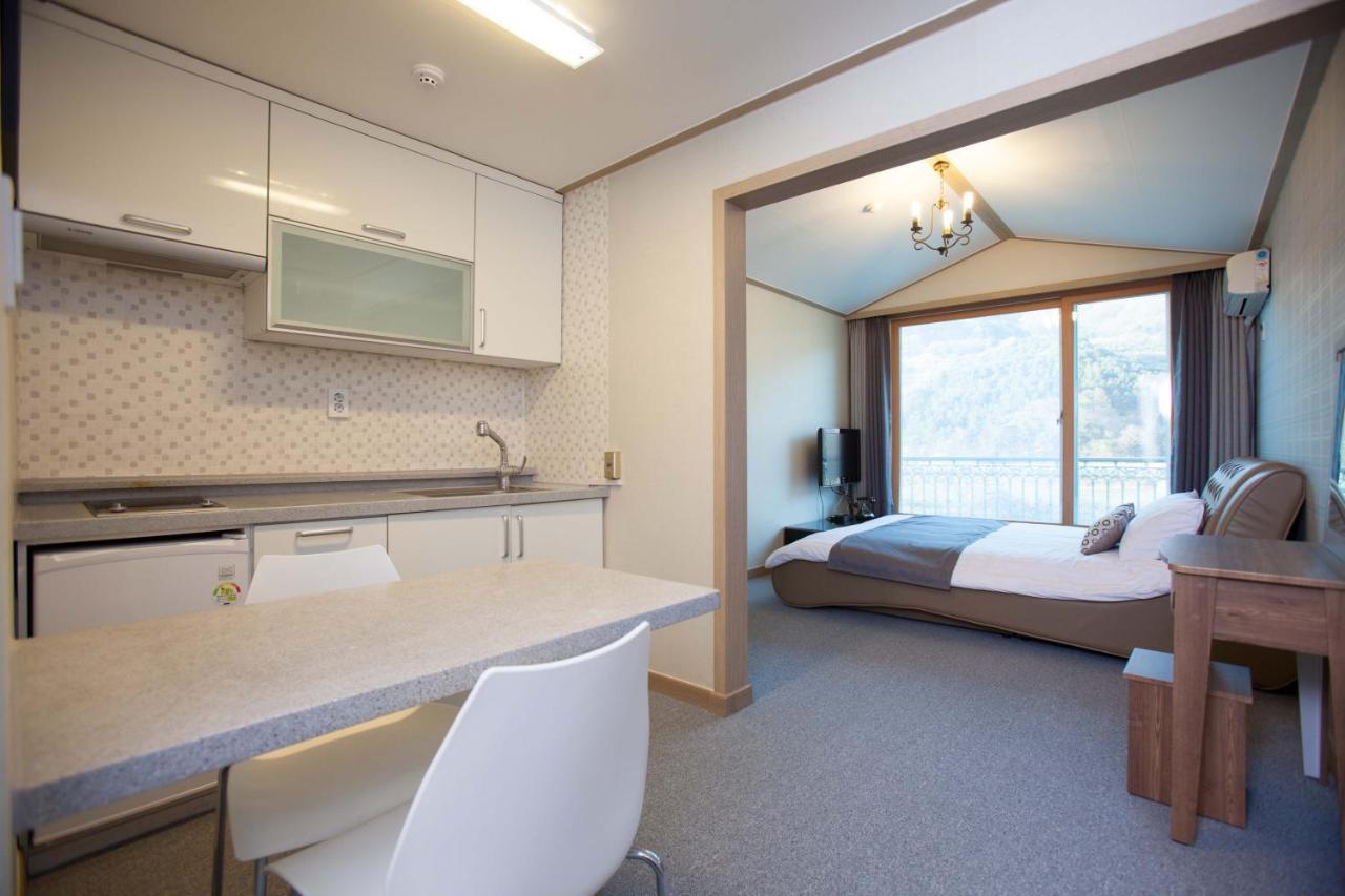Cheongpyeong Family Hotel Gapyeong Bagian luar foto
