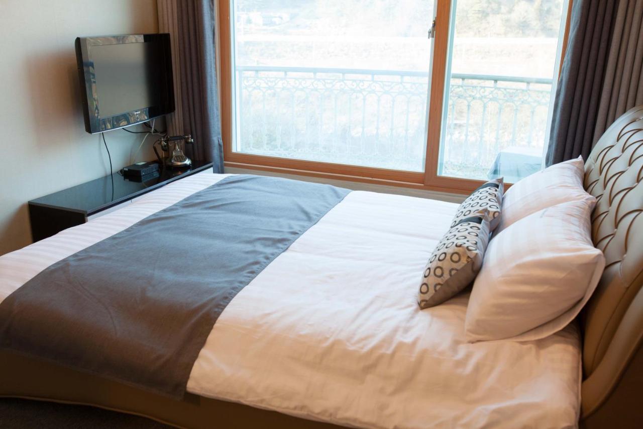Cheongpyeong Family Hotel Gapyeong Bagian luar foto